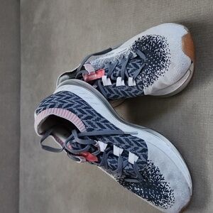 Brooks Bedlam women size 7.5 tennis shoes